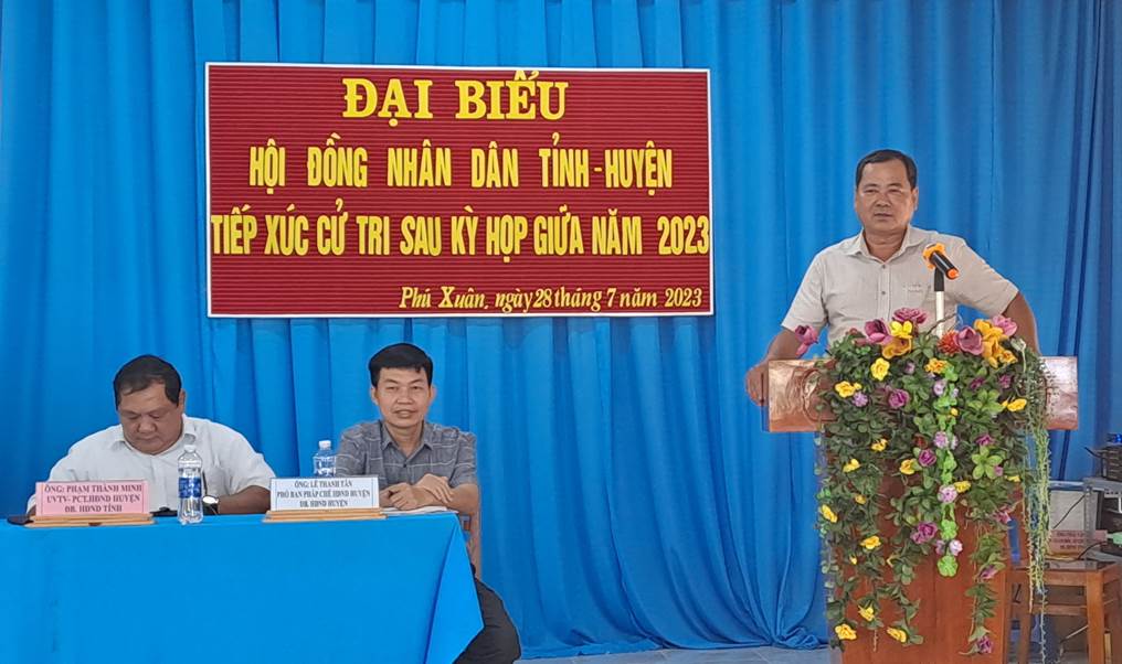 Đoàn đại biểu HĐND tỉnh và huyện tiếp xúc cử tri sau kỳ họp giữa năm 2023 tại xã Phú Xuân