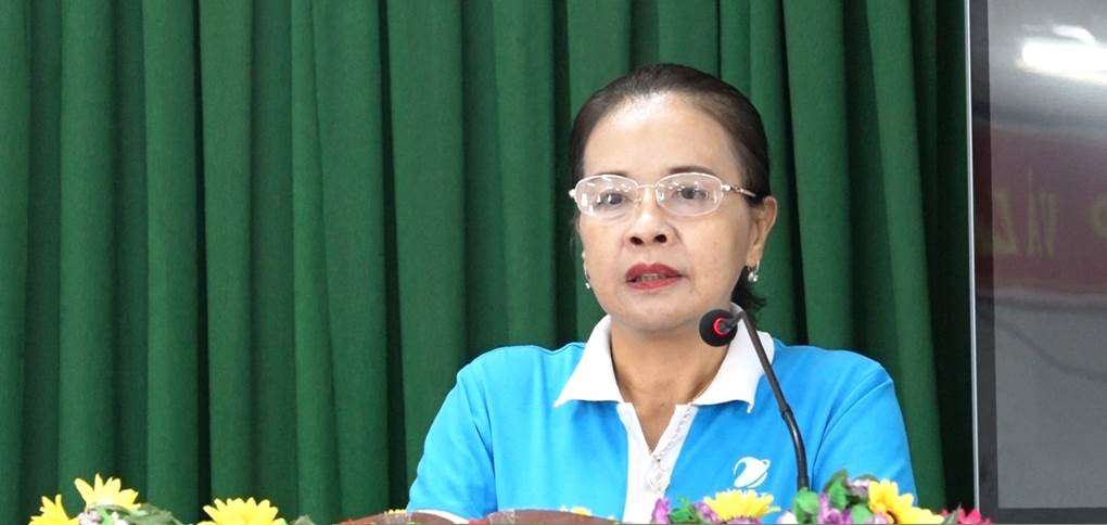 Hội phụ nữ xã Phú Xuân giao lưu thực hiện Chương trình “Đồng hành cùng phụ nữ biên cương” và tham quan cột mốc 245 tại xã Khánh An