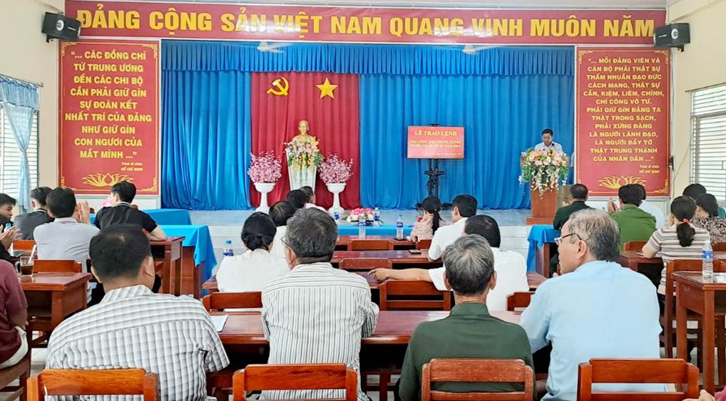 Phú Xuân lễ trao lệnh gọi công dân trúng tuyển nghĩa vụ quân sự năm 2024