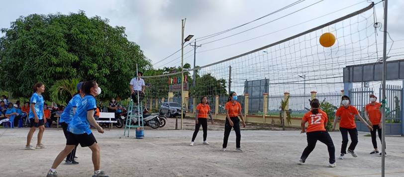Giao lưu bóng chuyền hơi nữ công đoàn viên thuộc khối thi đưa số 4