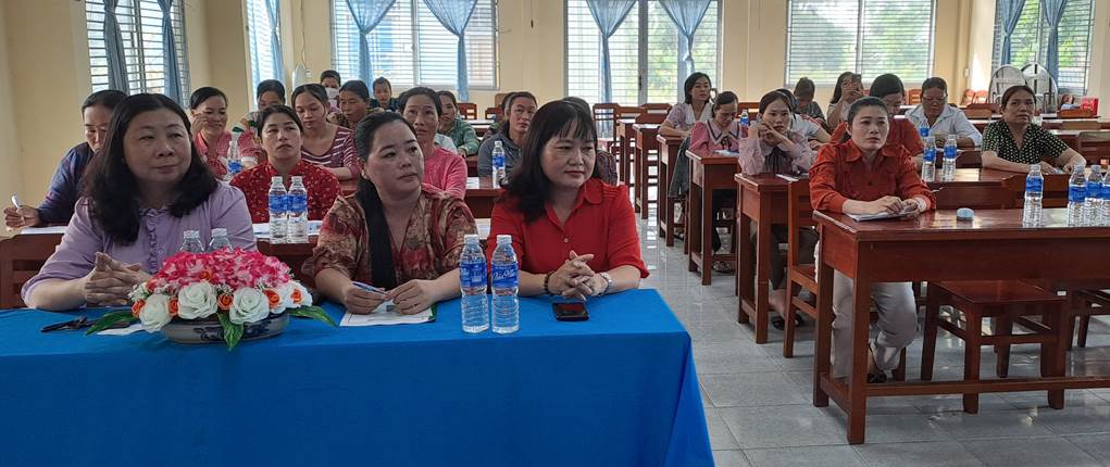 Tập huấn kiến thức sản xuất , kinh doanh nông nghiệp gắn với chuỗi liên kết tiêu thụ nông sản năm 2023 tại xã Phú Xuân
