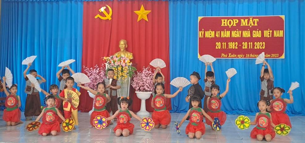 Phú Xuân họp mặt kỷ niệm 41 năm Ngày nhà giáo Việt Nam 20/11