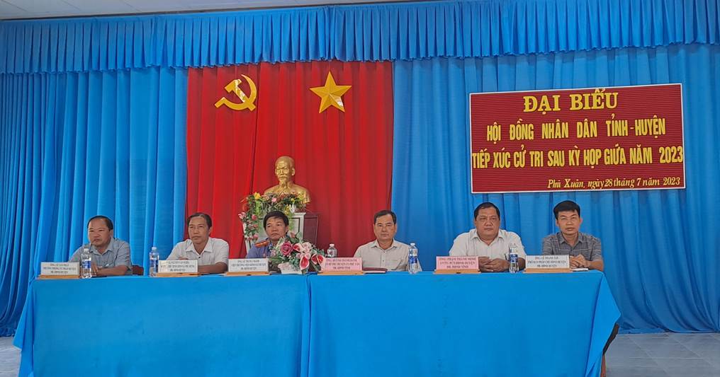 Đoàn đại biểu HĐND tỉnh và huyện tiếp xúc cử tri sau kỳ họp giữa năm 2023 tại xã Phú Xuân