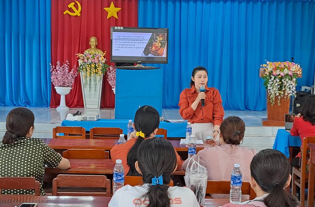 Tập huấn kiến thức sản xuất , kinh doanh nông nghiệp gắn với chuỗi liên kết tiêu thụ nông sản năm 2023 tại xã Phú Xuân