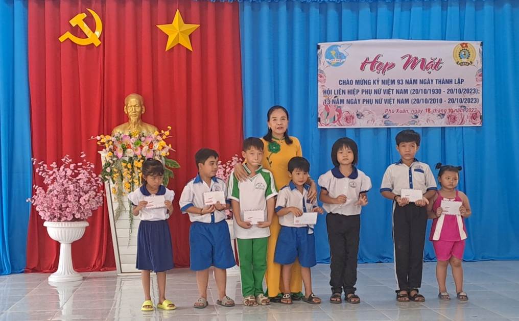 Phú Xuân tổ chức họp mặt kỷ niệm 93 năm ngày thành lập Hội liên hiệp phụ nữ Việt Nam